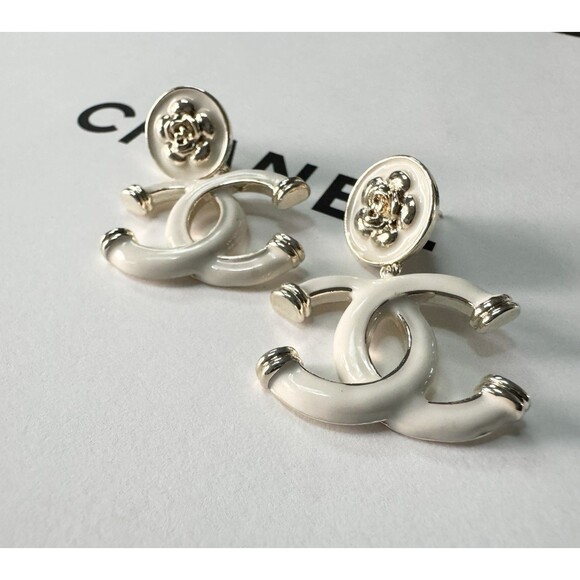 Vintage Chanel CC White Enamel Resin Rose Flower Stud Drop Dangle Earrings - Picture 1 of 15